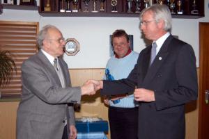 von links nach rechts: Wolfgang Allhoff, der 2. Vorsitzende Hermann Schumacher und der 1. Vorsitzende Ulrich Glanz