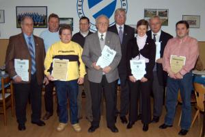 Mitgliederehrungen 2006: v.l.n.r.: Heinz-Jürgen Schmidt, der 2. Vorsitzende Hermann Schumacher, Michael Hasenecker, Werner Gall-Sagorny, Wolfgang Allhoff, der 1. Vorsitzende Ulrich Glanz, Andrea Weißenfels, Willy Deselaers und Ulrich van de Sandt